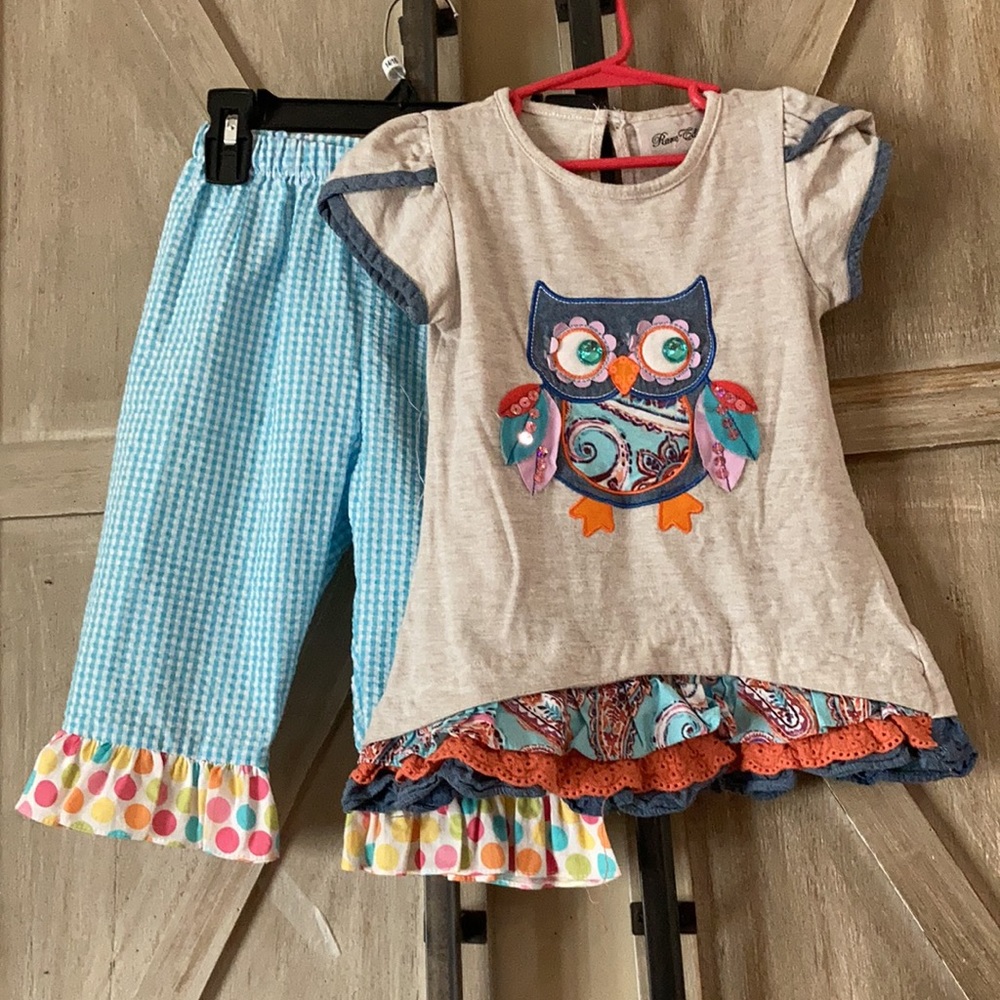 RARE. EDITIONS KIDS CAPRI SET